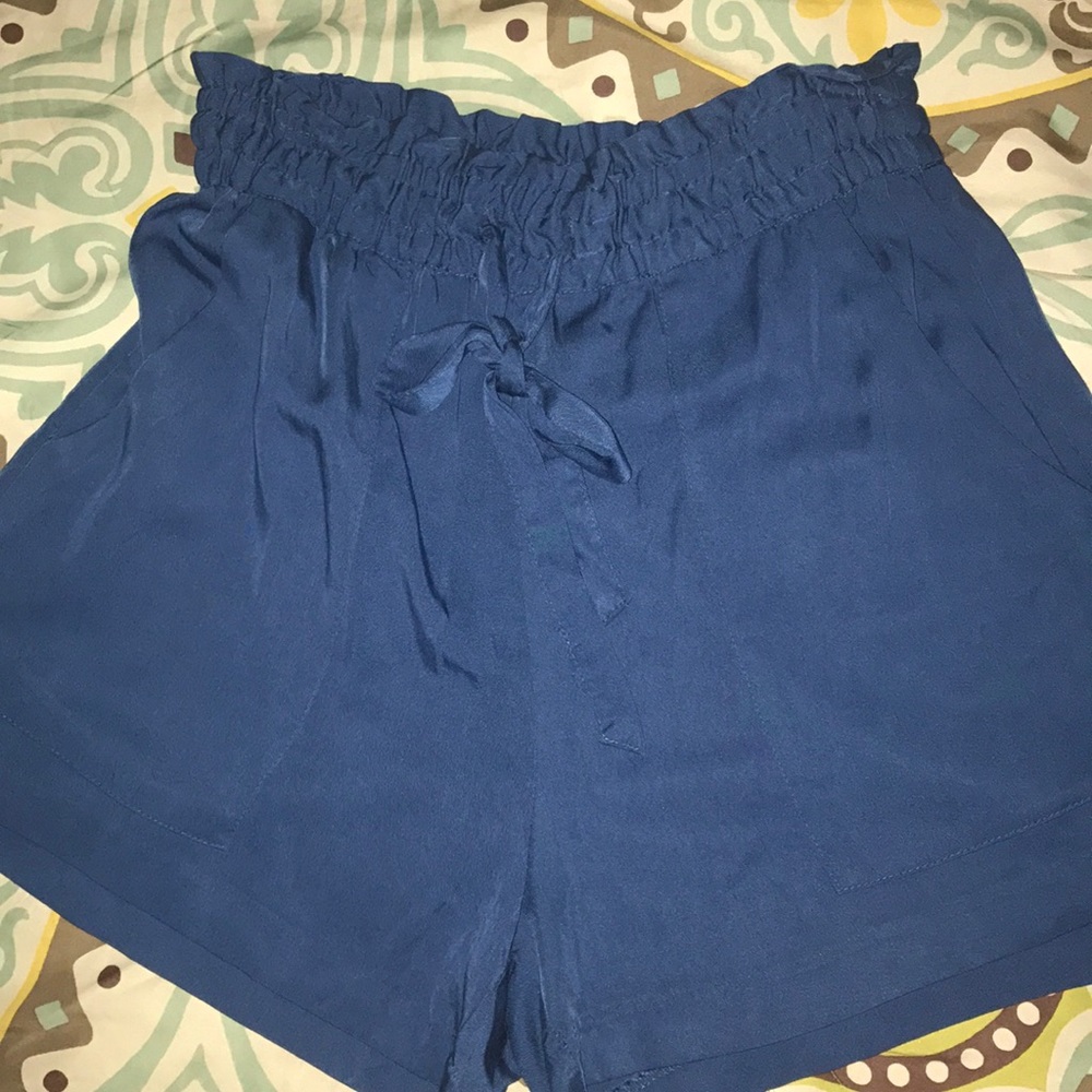 H&M Women's loose fitting shorts